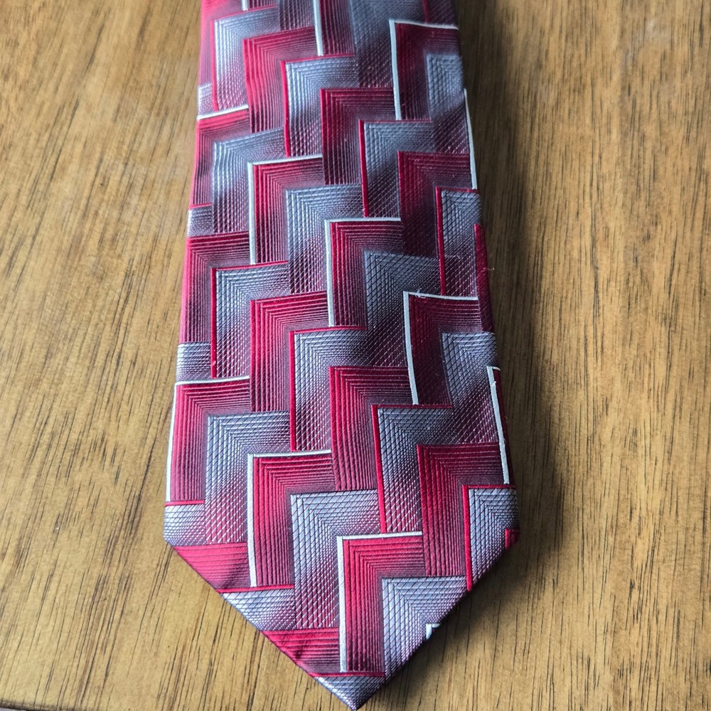 Joseph & Feiss Mens Silk Tie‎ Red Silver Grey Geometric Chevron Woven Necktie